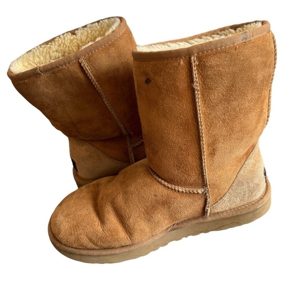 UGG Classic Short Boot in Chestnut, Size 7 - Picture 2 of 6